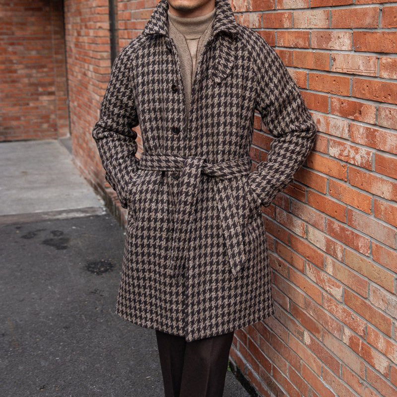 Manteau ceinturé en mélange de laine à motif pied-de-poule d'Édimbourg